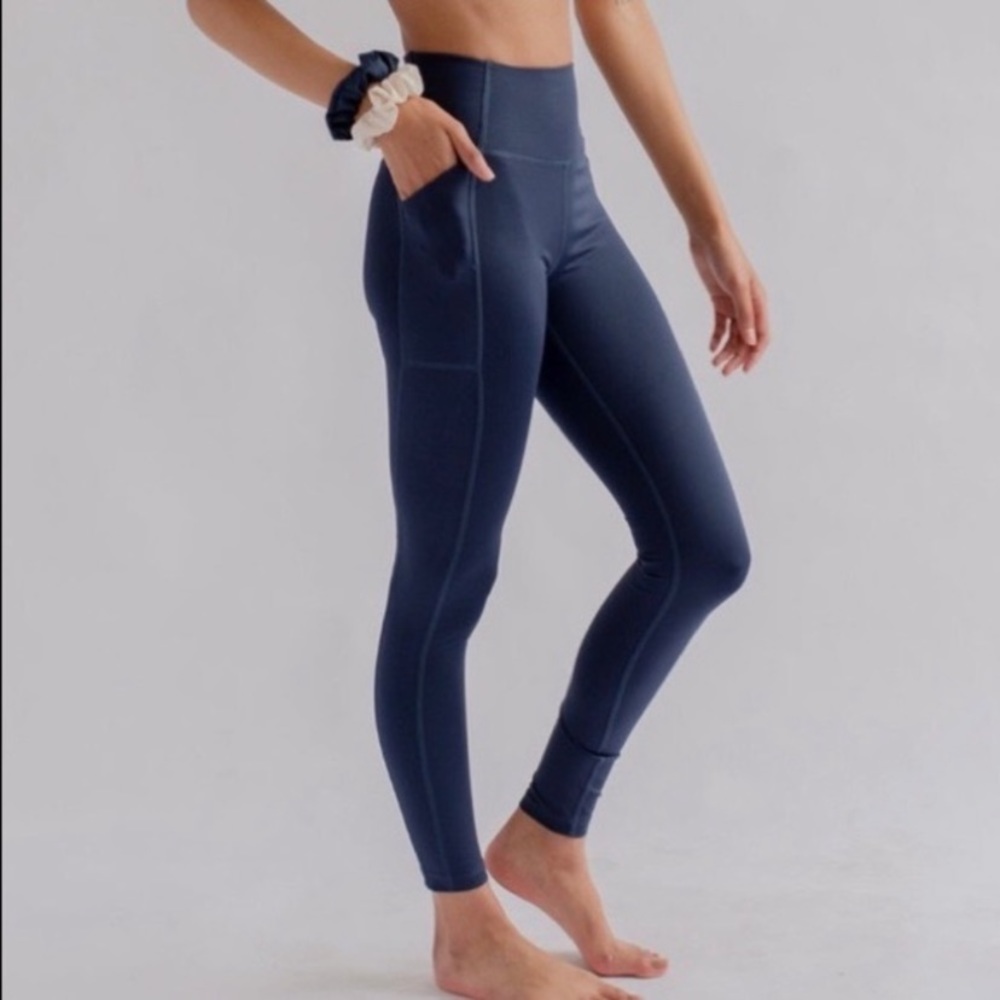 New! Midnight Compressive Pocket Legging